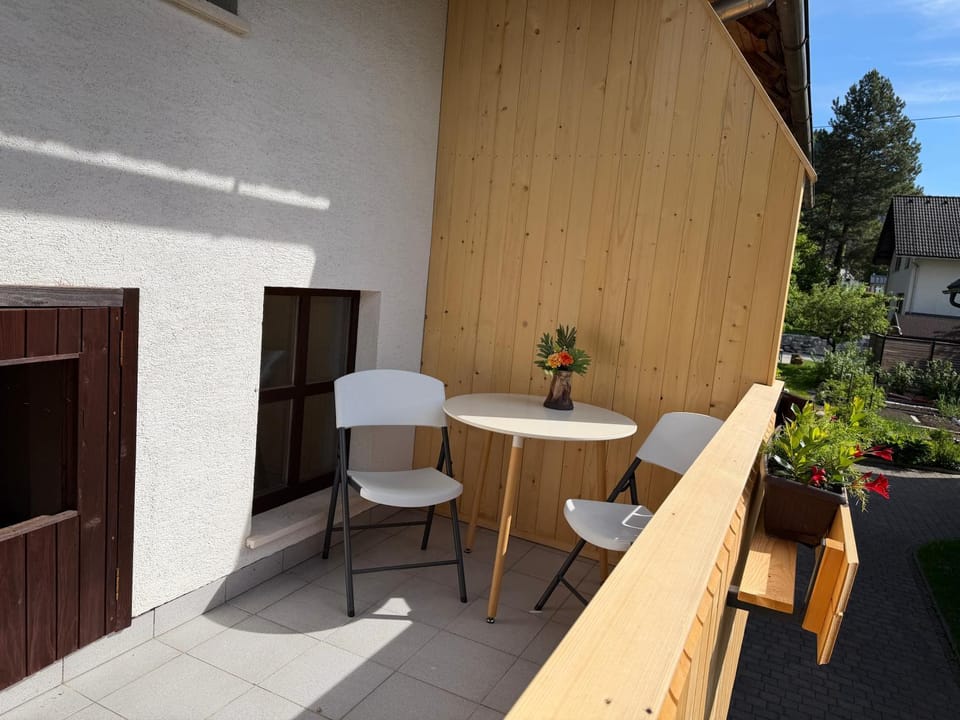 View (from property/room), Balcony/Terrace, Garden view