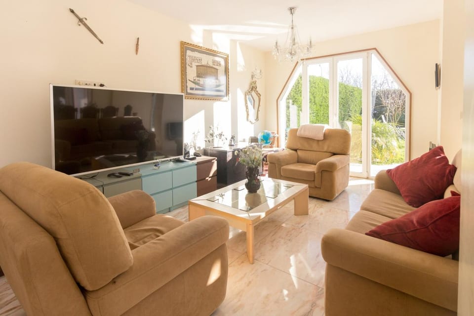 Guest H4U Villa Garden & Pool House in Porto District