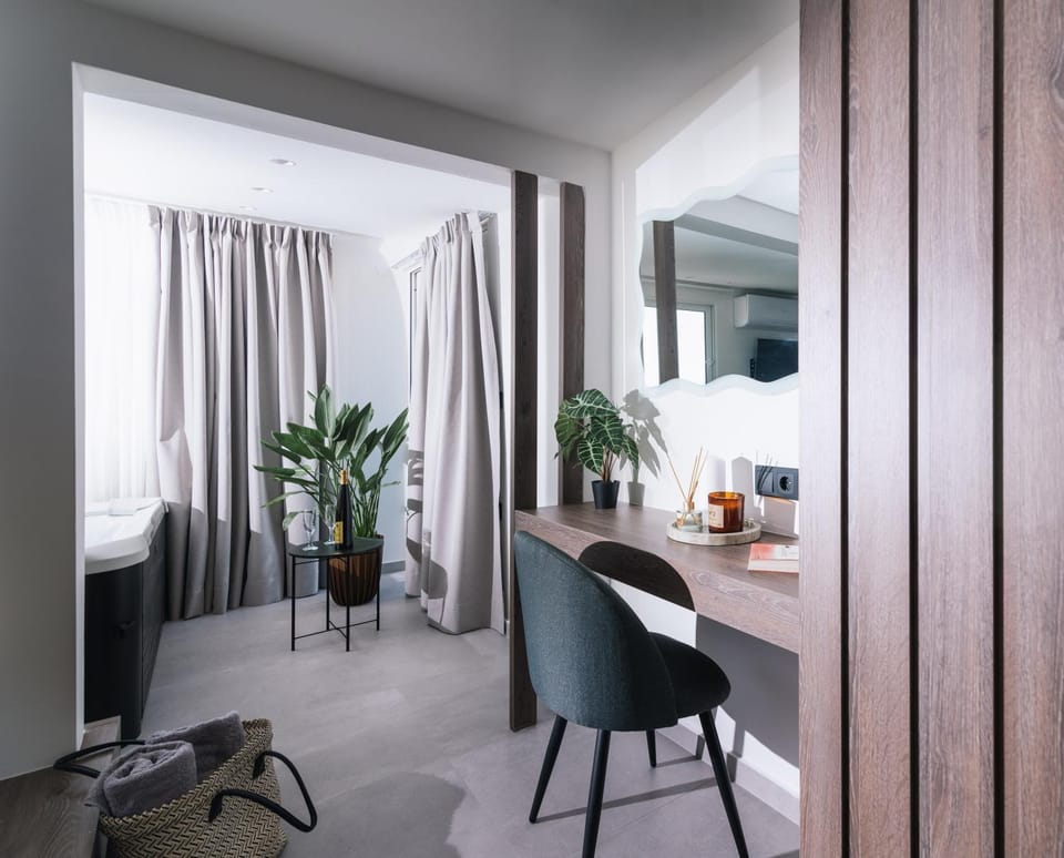 Hot Tub, Kitchen or kitchenette, Living room, Seating area, Dining area, Bedroom