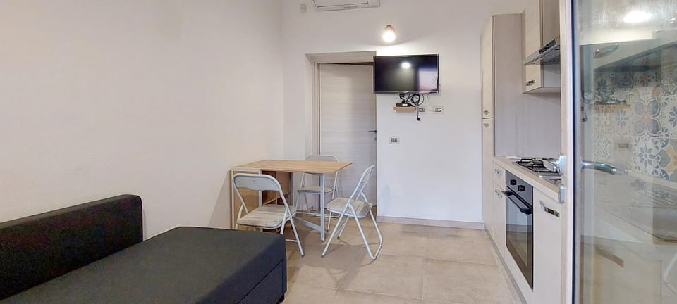Communal lounge/ TV room, Living room, Dining area