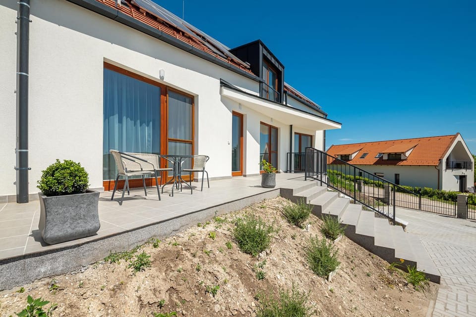 Patio, Facade/entrance, Garden