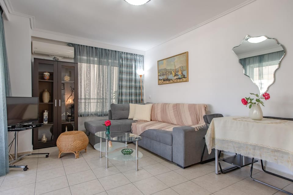 Flat w Parking at Flisvos Marina & SNFCC, 300mbps Apartment in South Athens