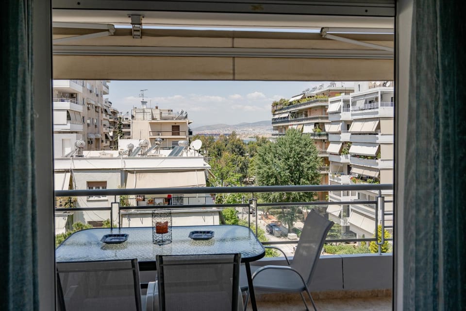 Flat w Parking at Flisvos Marina & SNFCC, 300mbps Apartment in South Athens