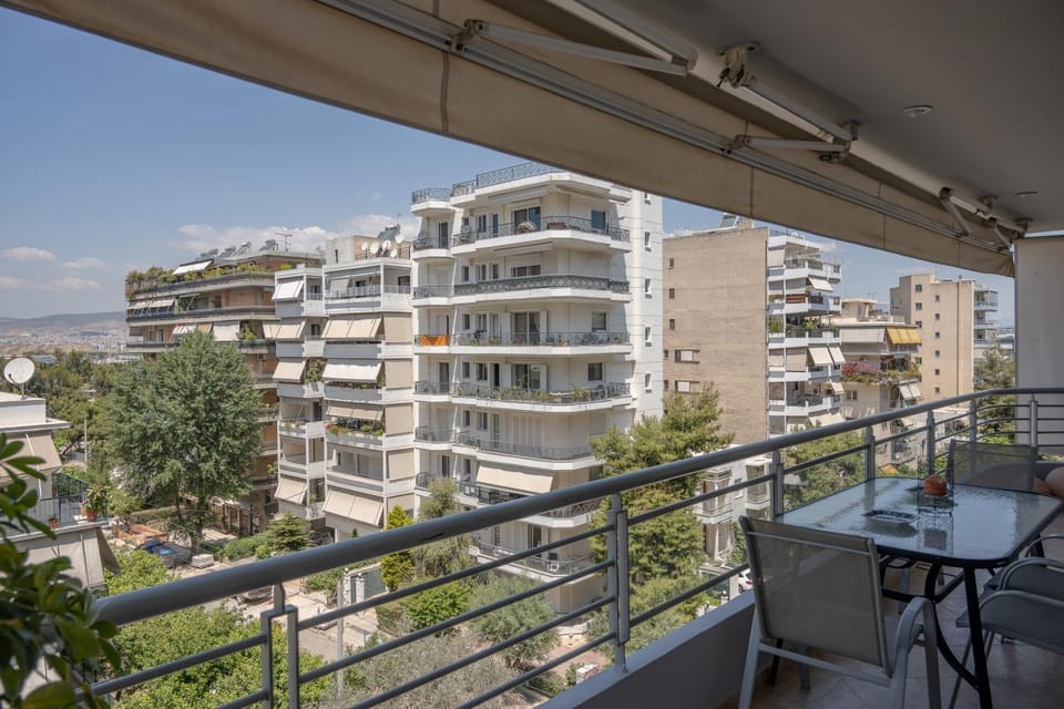 Flat w Parking at Flisvos Marina & SNFCC, 300mbps Apartment in South Athens