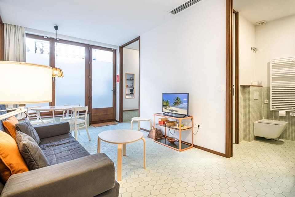TV and multimedia, Living room, Dining area