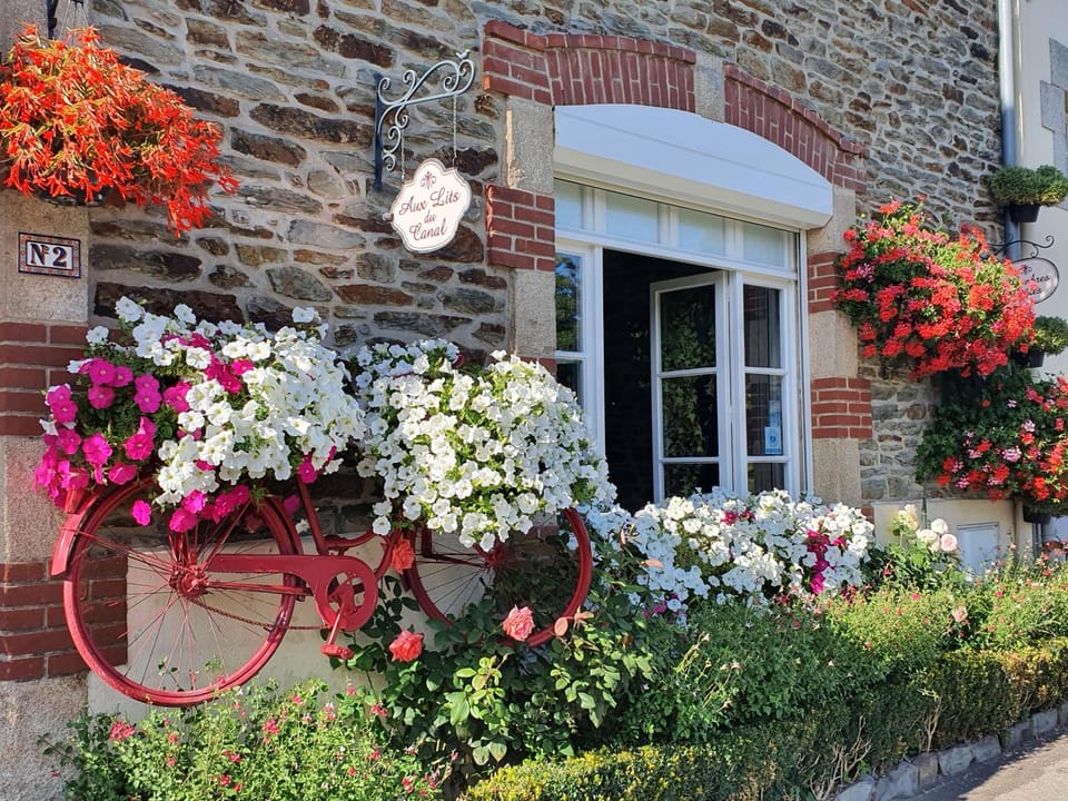 Aux Lits du Canal Bed and Breakfast in Brittany