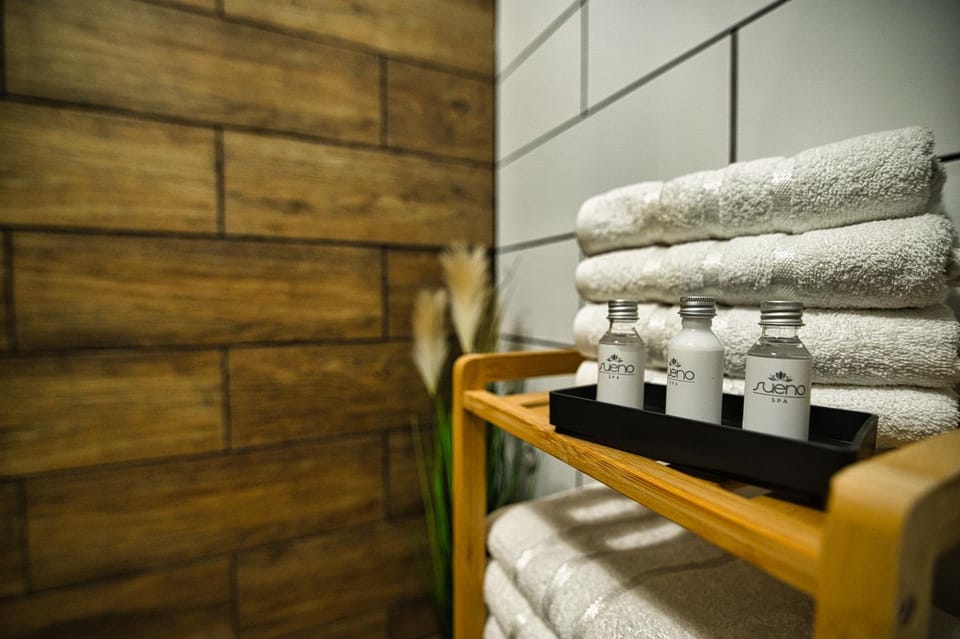 Bathroom, towels