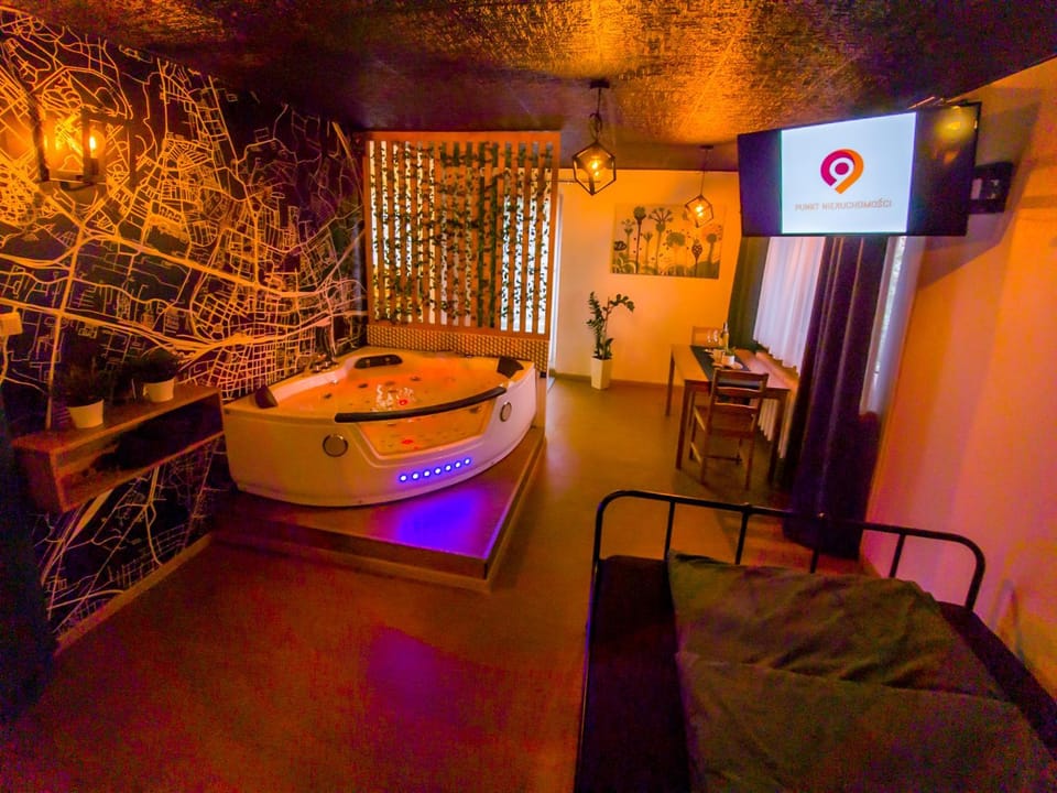 Hot Tub, TV and multimedia, Living room
