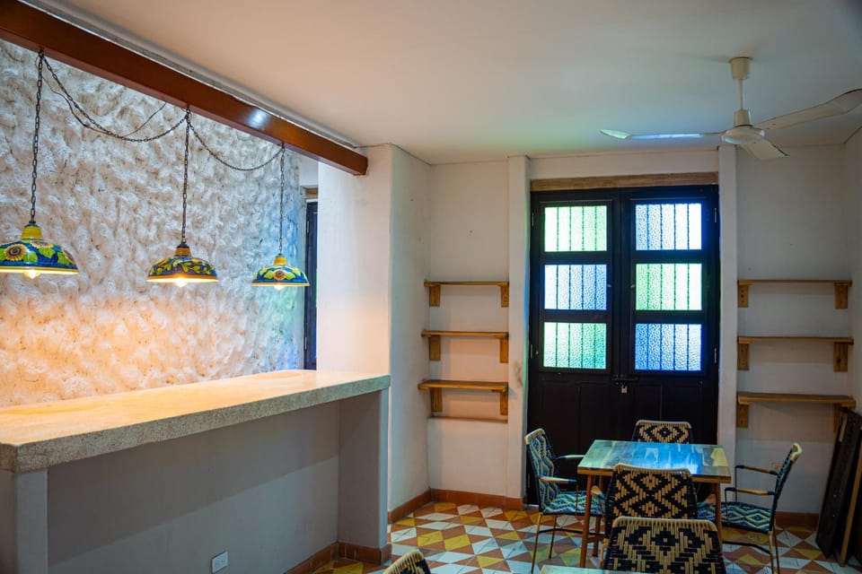 Seating area, Dining area