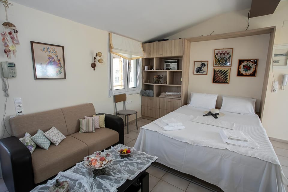 TV and multimedia, Coffee/tea facilities, Balcony/Terrace, Photo of the whole room, Seating area, Logo/Certificate/Sign, City view, Landmark view, Mountain view, Sea view, Street view, furniture, towels, air conditioner