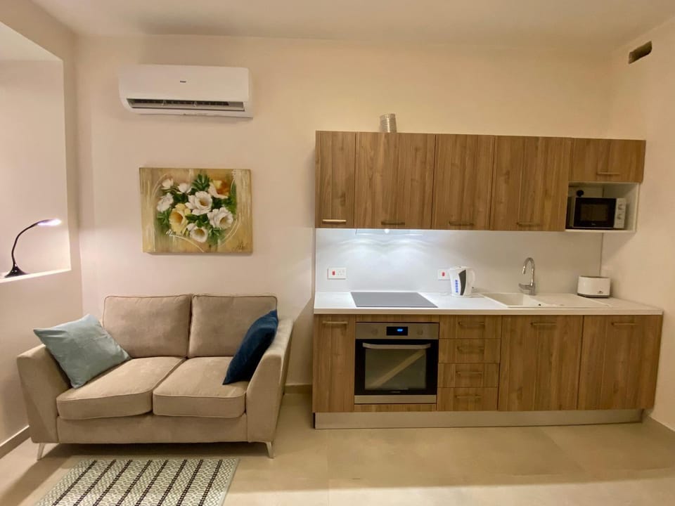 Kitchen or kitchenette, Seating area