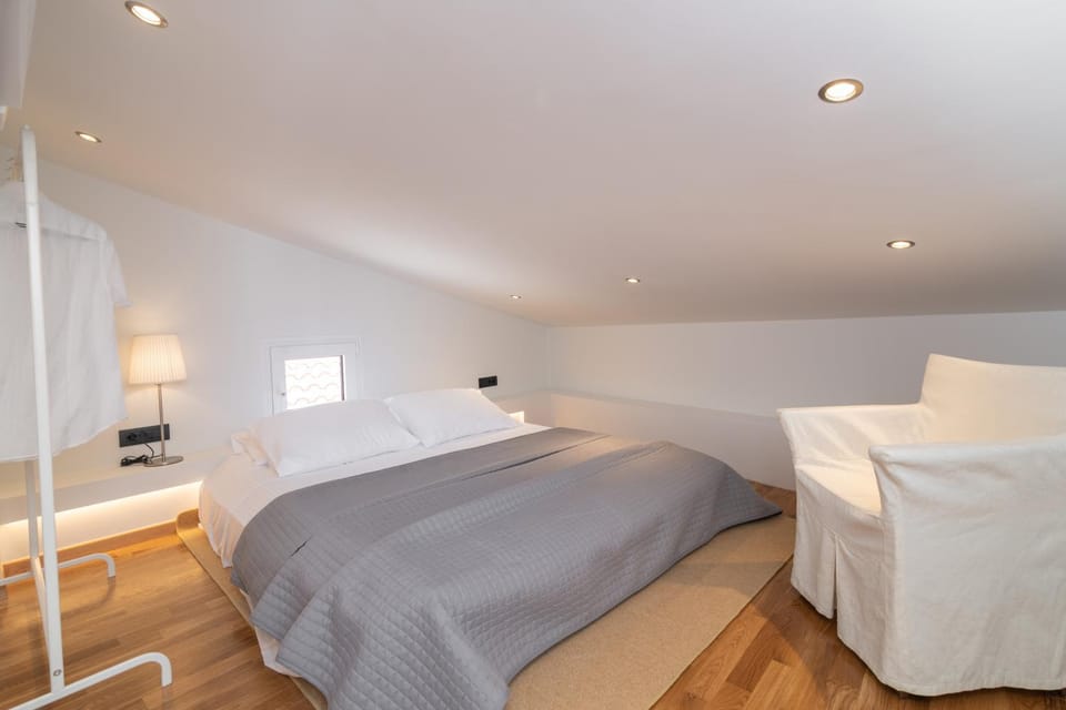 Bed, Photo of the whole room, Bedroom