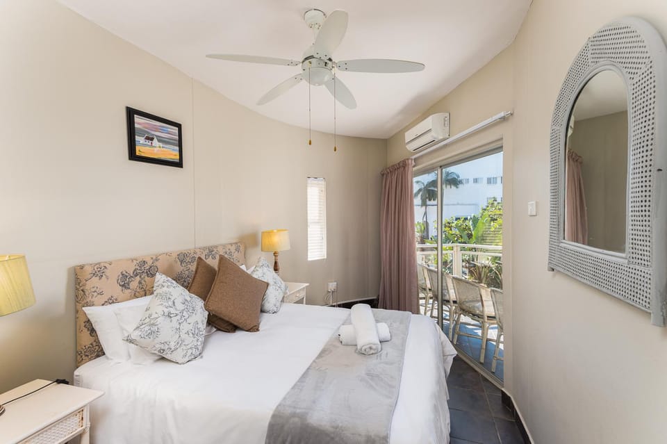 Balcony/Terrace, Photo of the whole room, fireplace, air conditioner