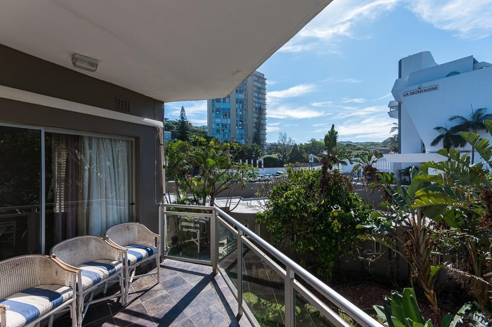 Property building, Balcony/Terrace, Garden view