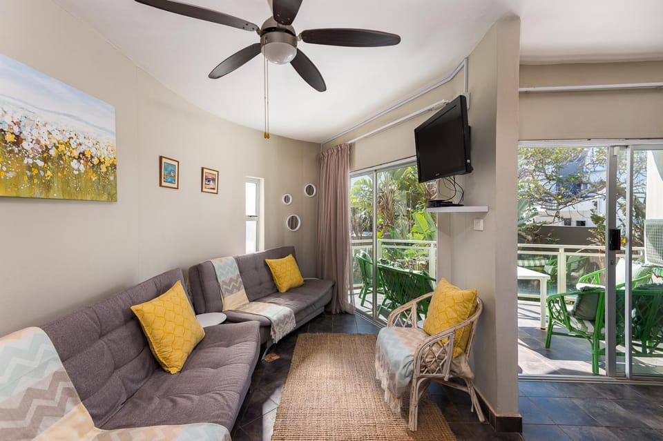 Patio, TV and multimedia, Living room, fireplace