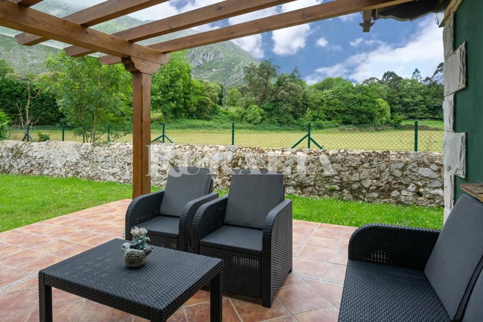 PDRA004R Mirando al Cuera VERDE Apto con piscina Apartment in Cantabria