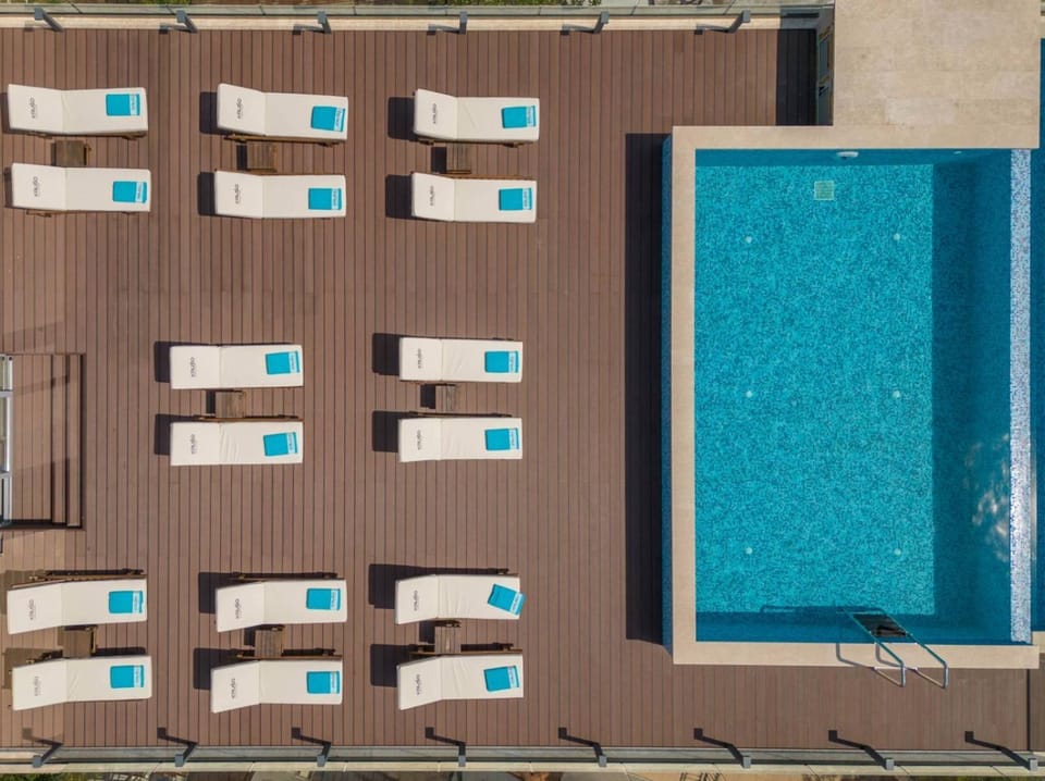 Pool view, Swimming pool, sunbed