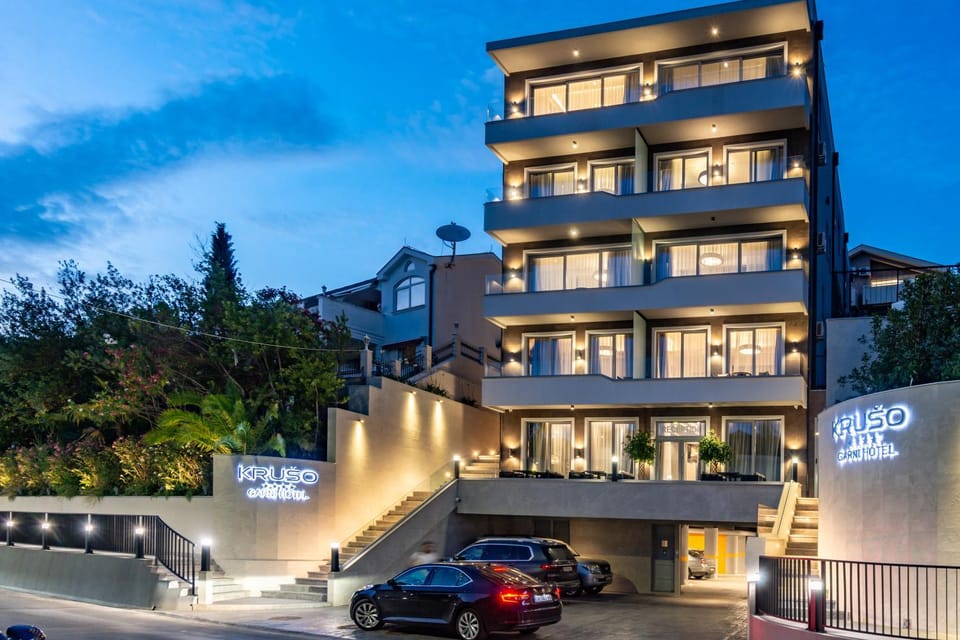 Property building, Neighbourhood