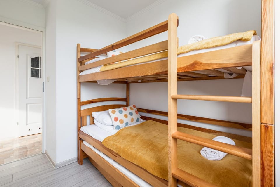 Bedroom, bunk bed