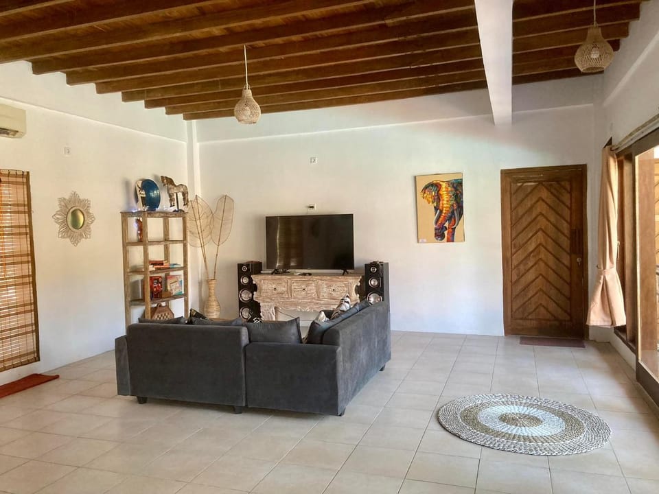 Communal lounge/ TV room, TV and multimedia, Living room