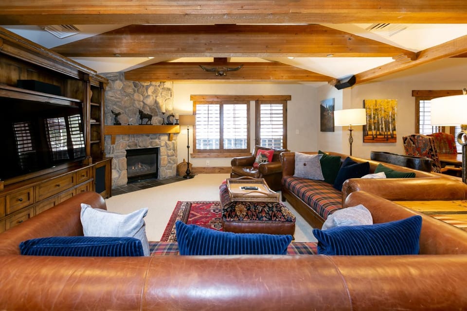 Expansive Four Bedroom Suite at The Chateaux Apartment in Deer Valley