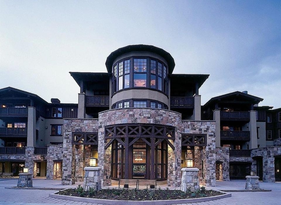 Expansive Four Bedroom Suite at The Chateaux Apartment in Deer Valley