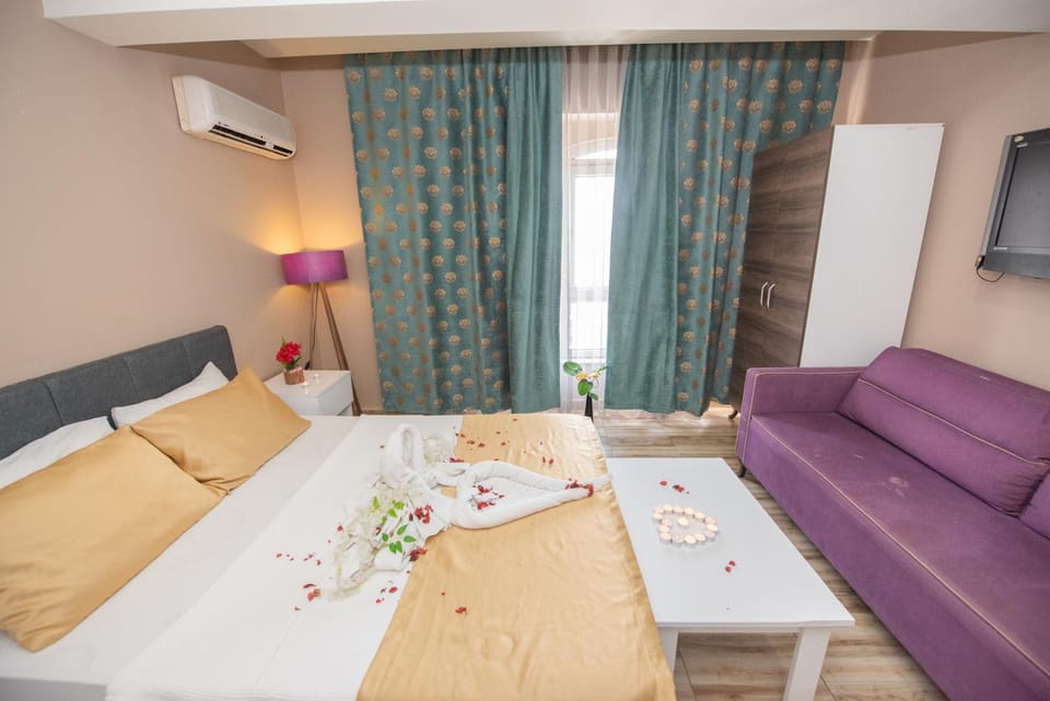 Photo of the whole room, Bedroom