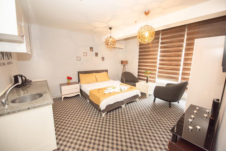 Bed, Kitchen or kitchenette, Photo of the whole room, towels