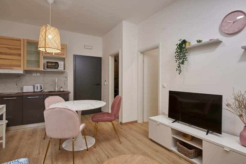 TV and multimedia, Living room, Dining area
