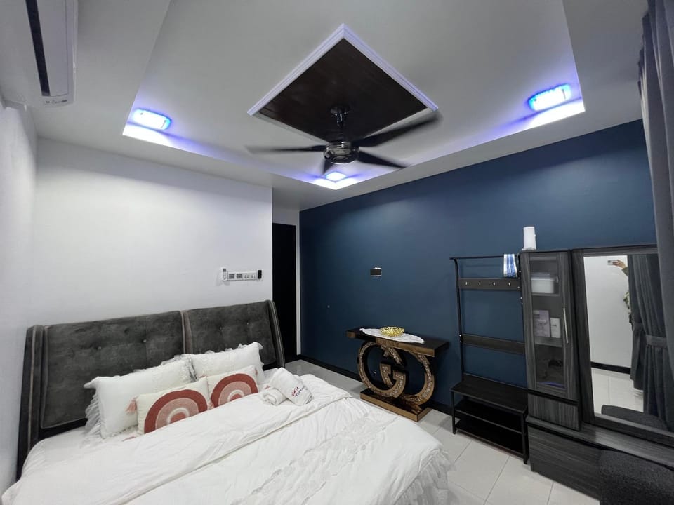 Bed, Bedroom