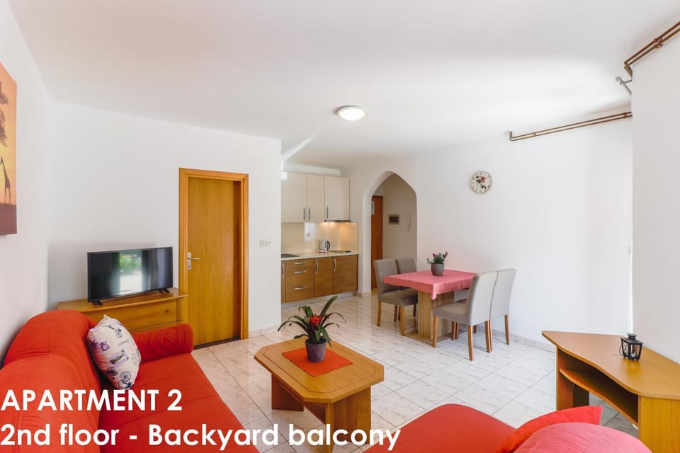 TV and multimedia, Living room, Seating area, Dining area