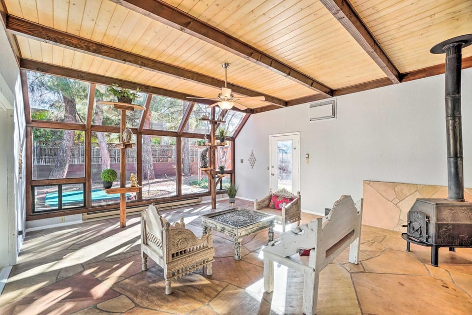 1 Mi to Cathedral Rock Trailhead: Home w/ Sunroom House in Sedona
