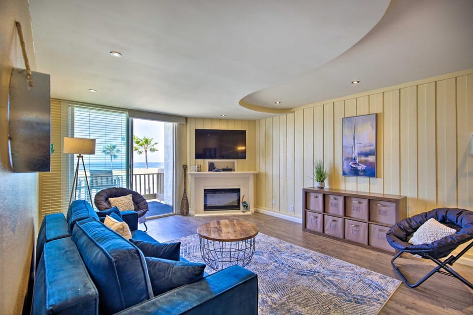 Stunning Oceanside Condo: Walk to the Beach! House in Oceanside