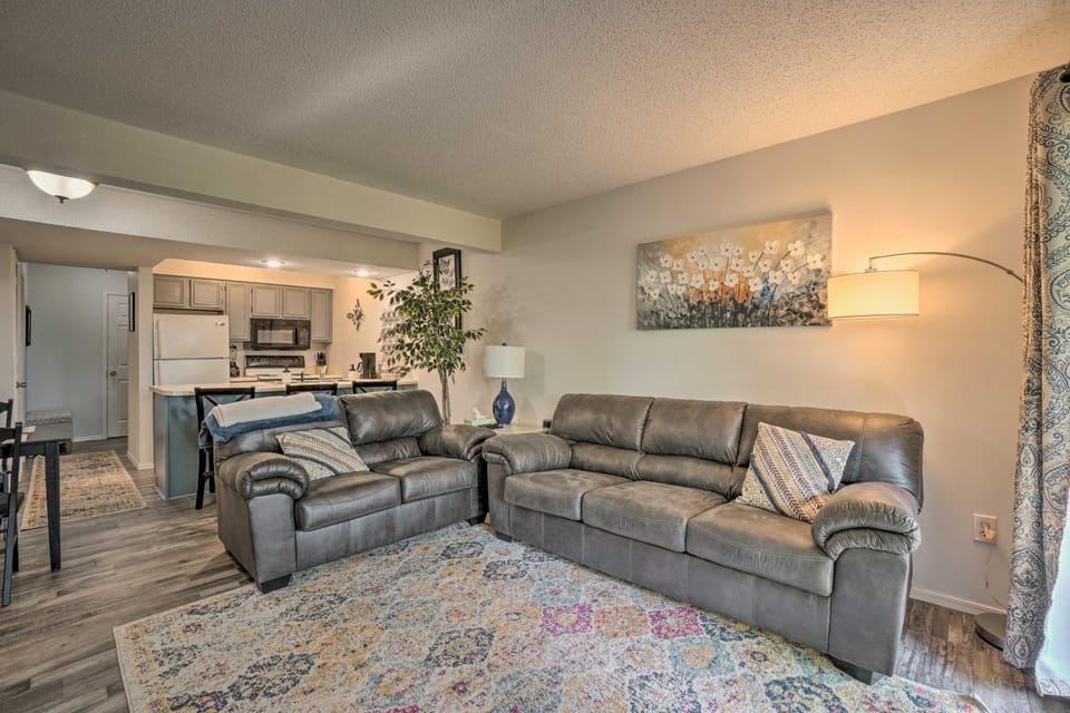 Condo near Silver Dollar City w/ Pool, Deck, Views House in Table Rock Lake