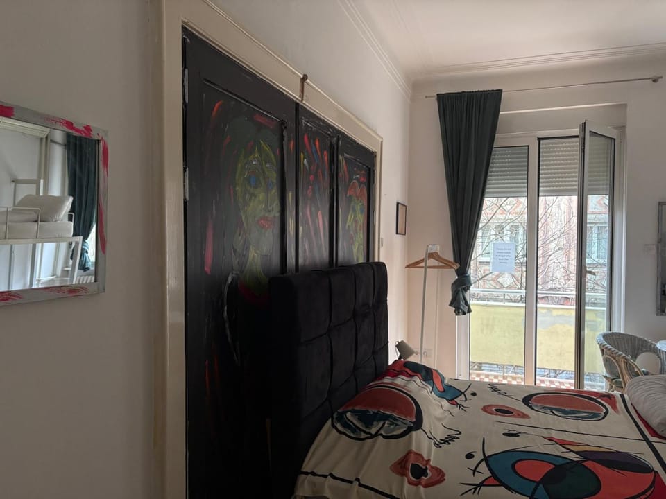 Central 4 Bedroom 154m2 Apartment with terrace Hostel in Belgrade