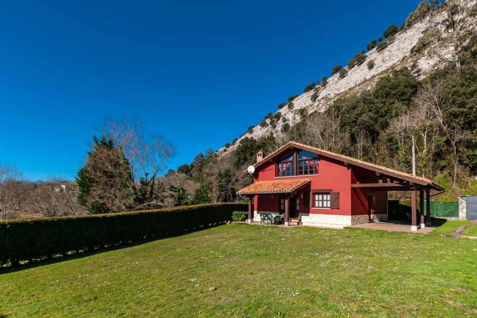 Casa Angel Villa, Caldueño VV-83-AS Chalet in Asturias