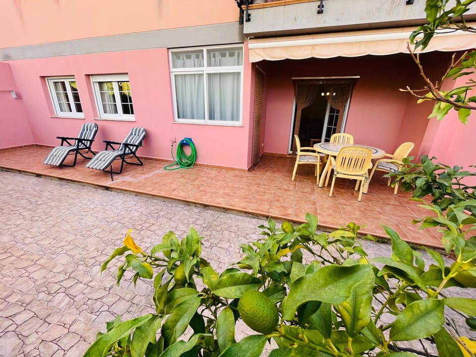 Patio, Day, Balcony/Terrace