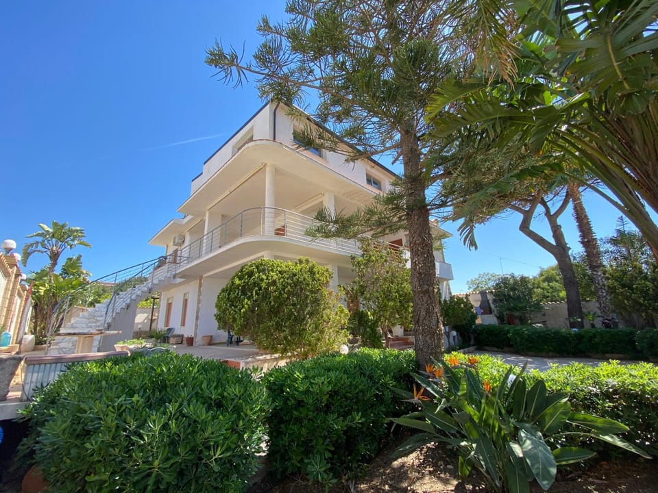 Property building, Garden