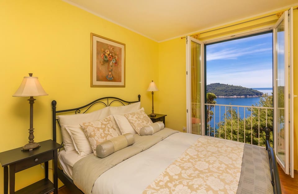 Bed, Bedroom, Sea view
