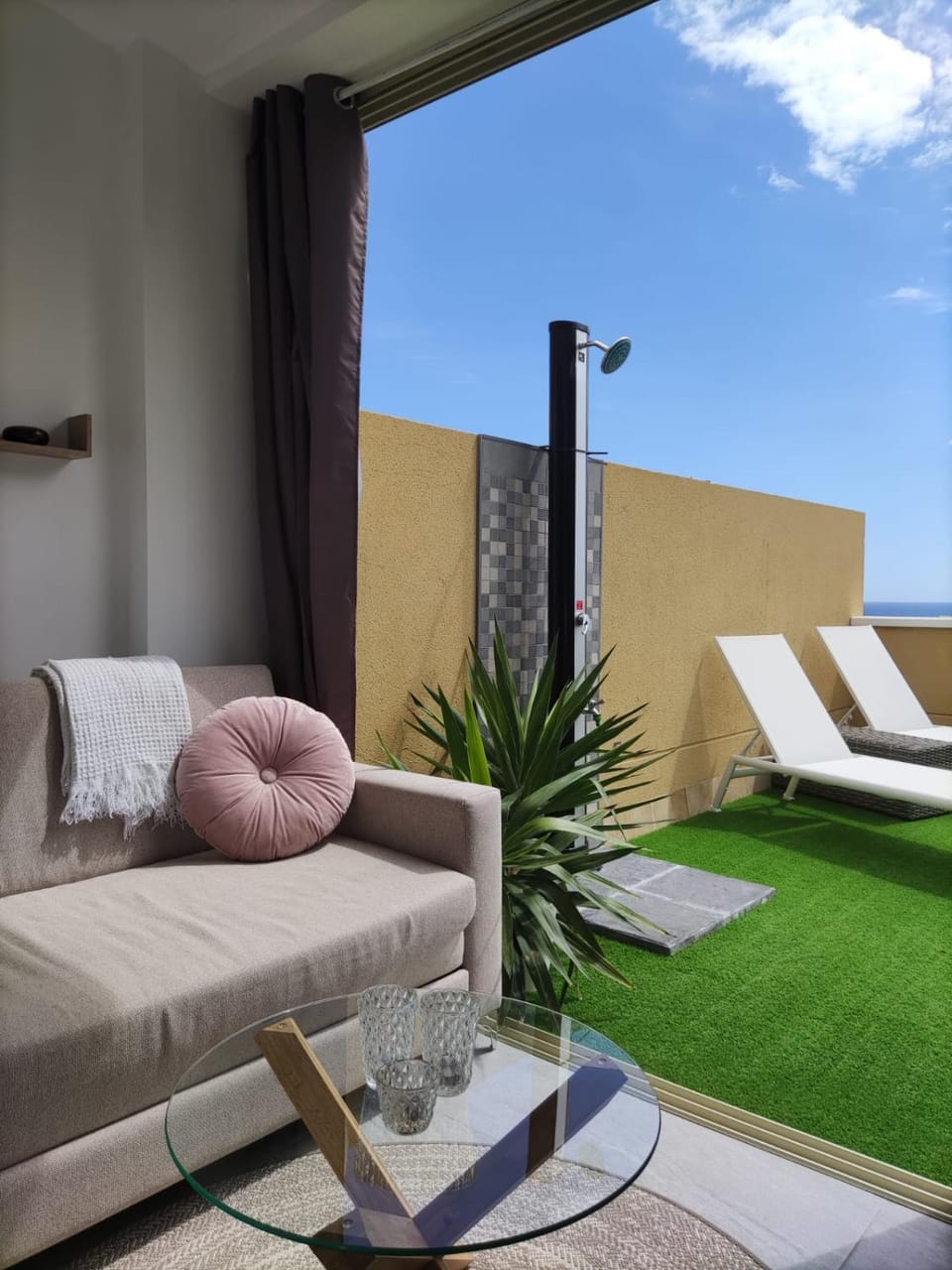 Communal lounge/ TV room