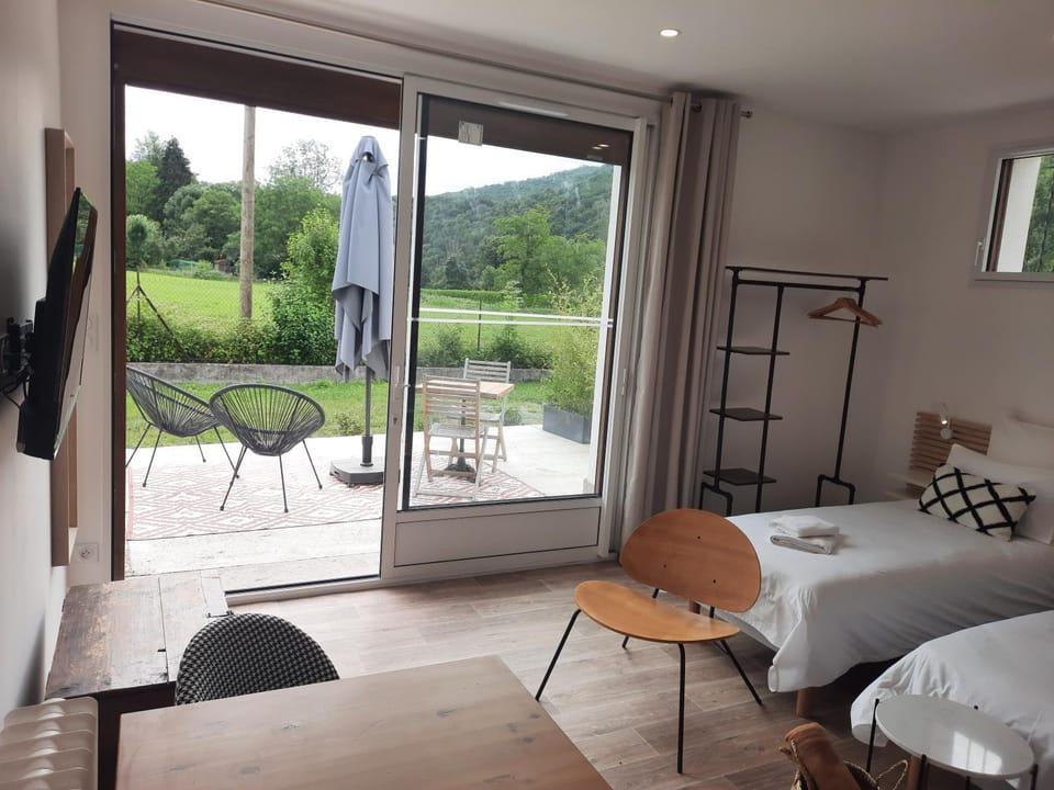 Bed, Natural landscape, Garden, View (from property/room), Bedroom, Garden view