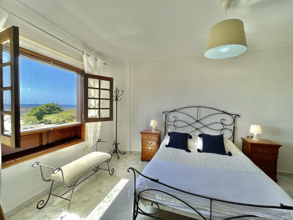 Bed, Photo of the whole room, Bedroom, Sea view