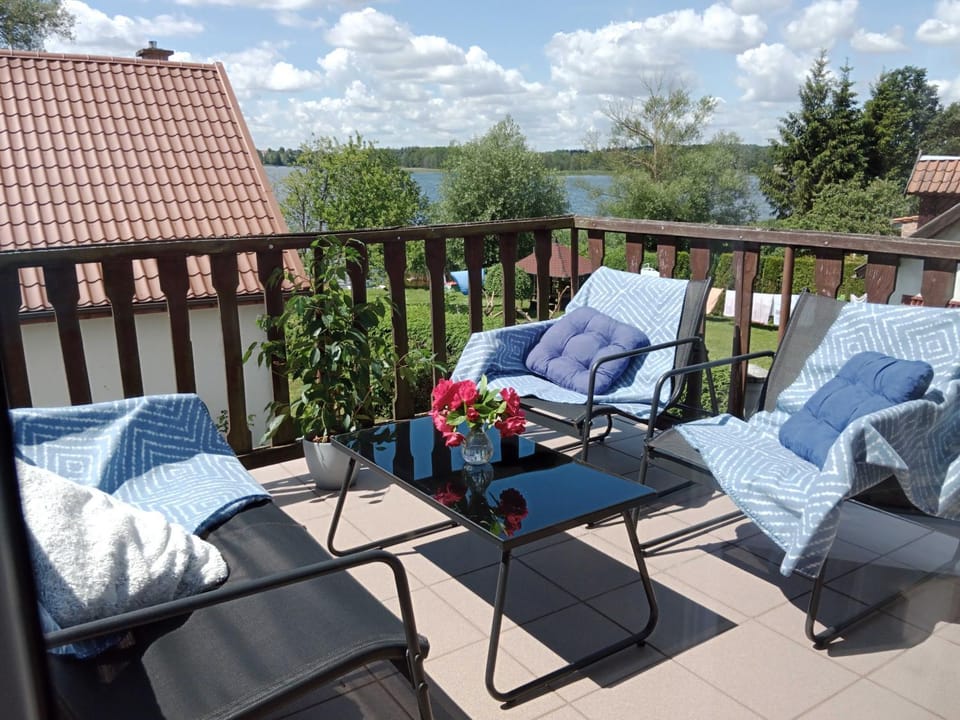 Balcony/Terrace, Seating area, Lake view