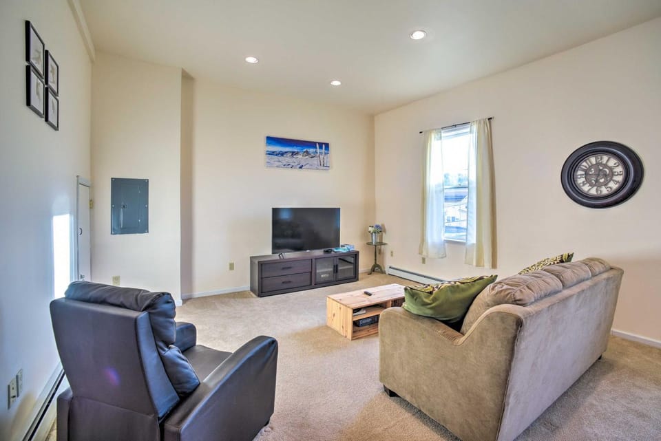 1/2 Mi to Windham Mtn: Main Street Condo House in Windham