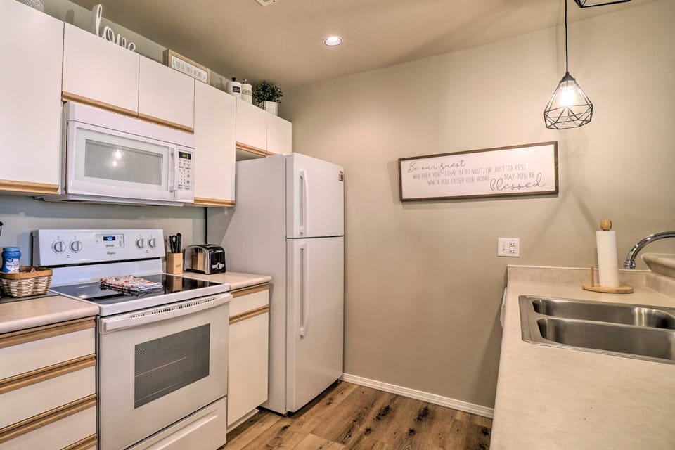 Close to Branson Strip! Condo w/ All-Season Porch House in Branson