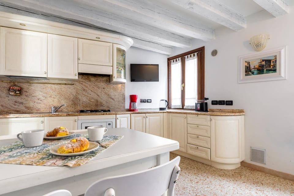 Kitchen or kitchenette, Living room, oven, toaster