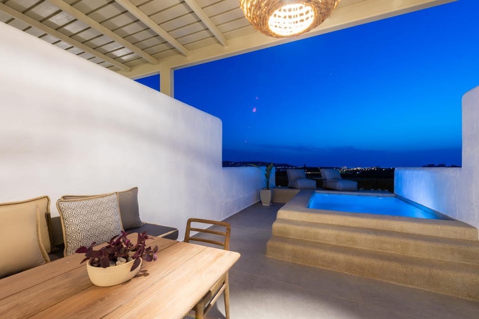 Seating area, Pool view, Swimming pool