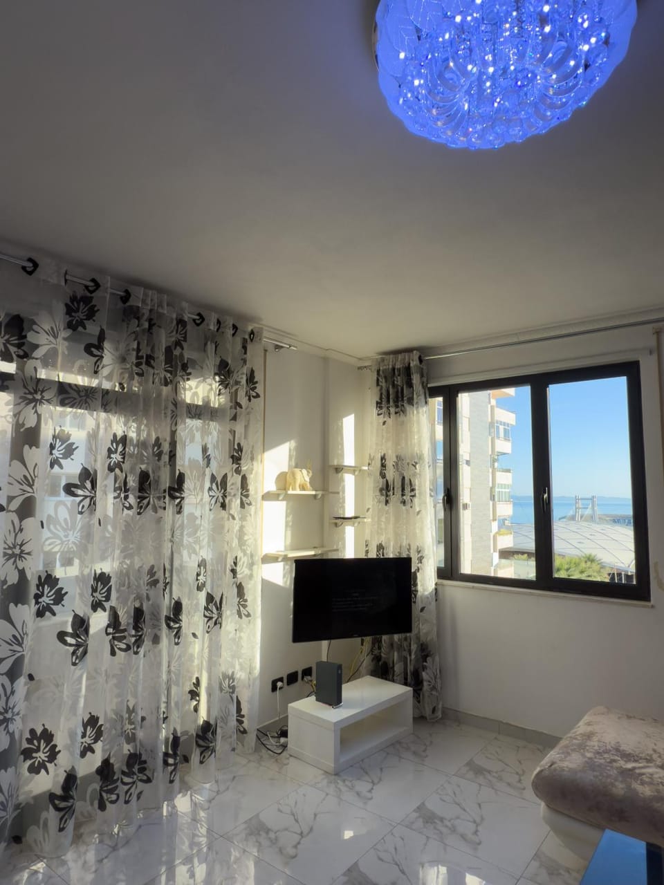 Communal lounge/ TV room, TV and multimedia, Living room, Seating area, Evening entertainment