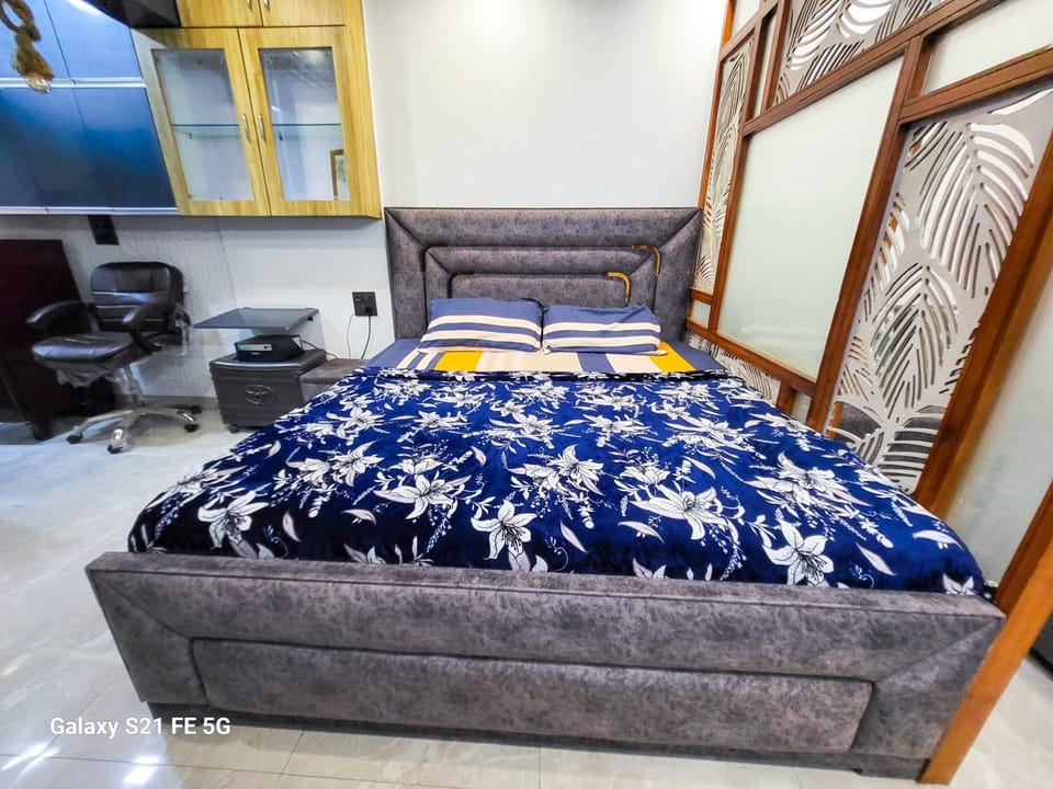 VacationBuddy Superb Furnished Studio Apartment 720 in West Delhi Apartment in Delhi