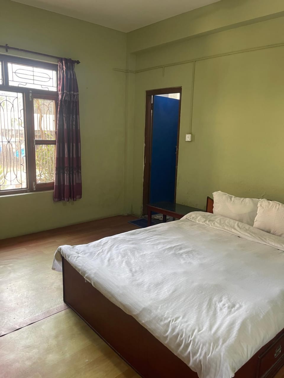 Photo of the whole room, Bedroom